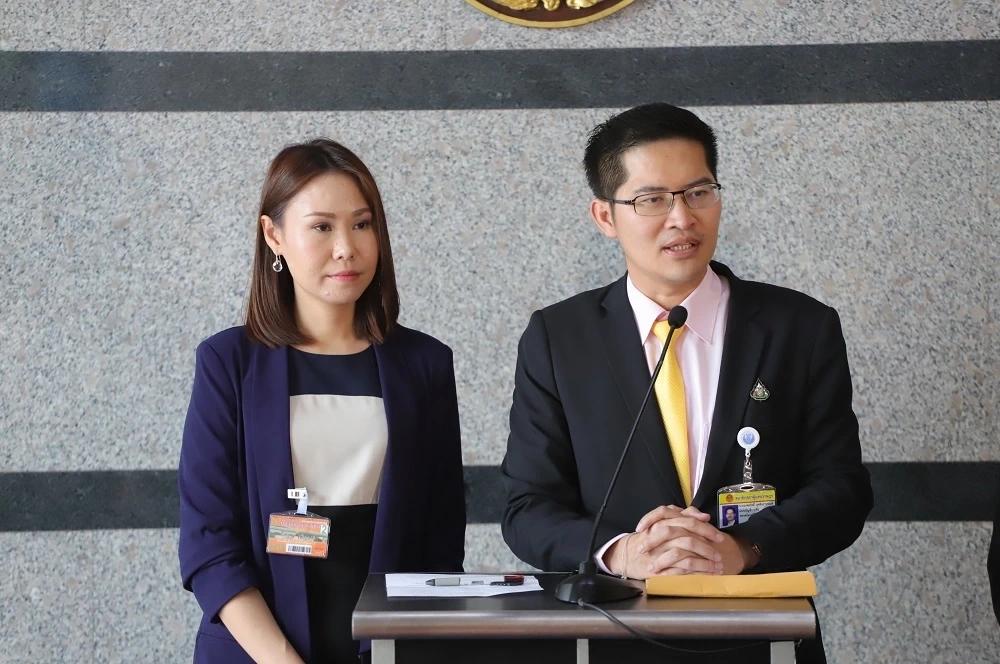 极端女权的背后，果然是男人！当地时间1月13日，泰国文明党的总理候选人蒙空吉在