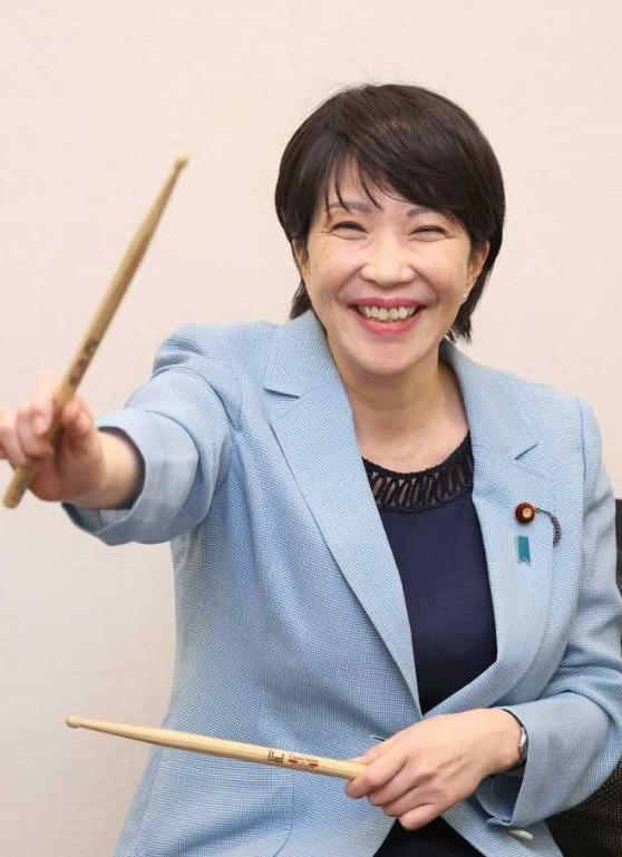 摇滚女郎竞选，3战1捷，74岁老公无缘享受妻子荣光。高市早苗第一次输给了岸田文