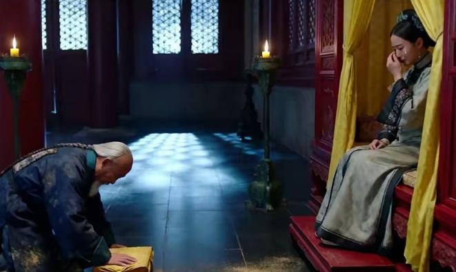 左宗棠平定新疆回京，慈禧屏退旁人低声问：“那人还在吗？”左宗棠愣了一瞬，慢慢叩首