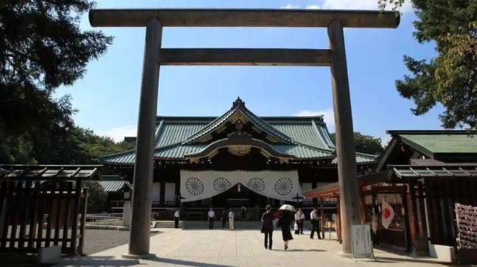 我们的官方叫了几十年的靖国神社，从8月17号开始变了，不再叫“靖国神社”了，而叫