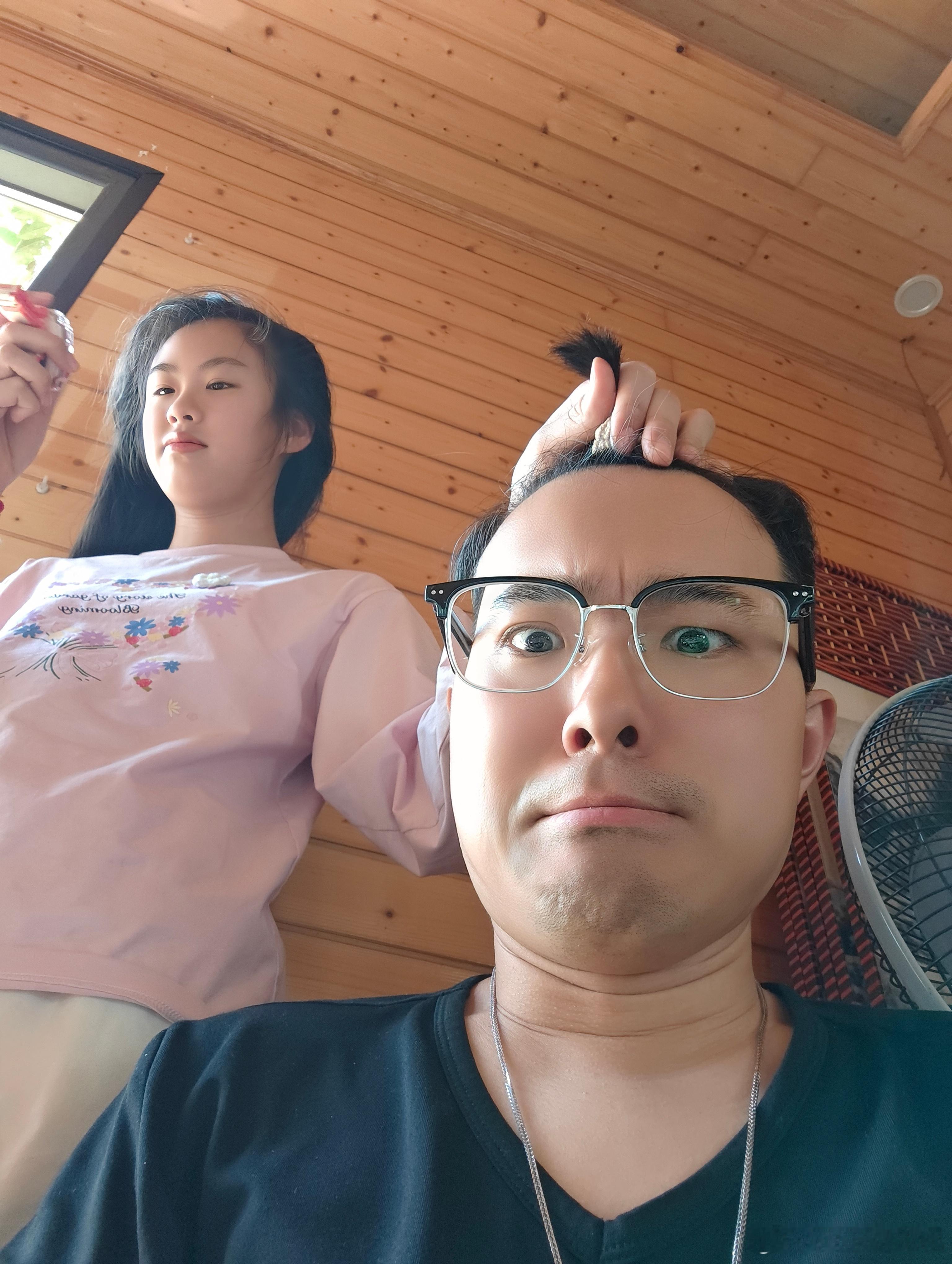 被侄女恶搞我也有小辫子了