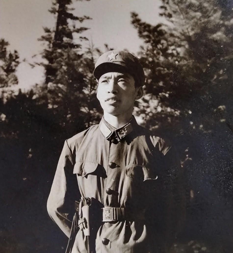 1996年，我37岁，告别妻儿参军入伍，在部队担任新兵美术技能讲师，这段经历让我