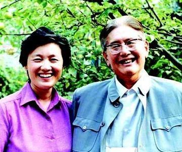 1973年，60岁的乔冠华刚丧妻不久，就执意要迎娶38岁的章含之，儿女们强烈反对