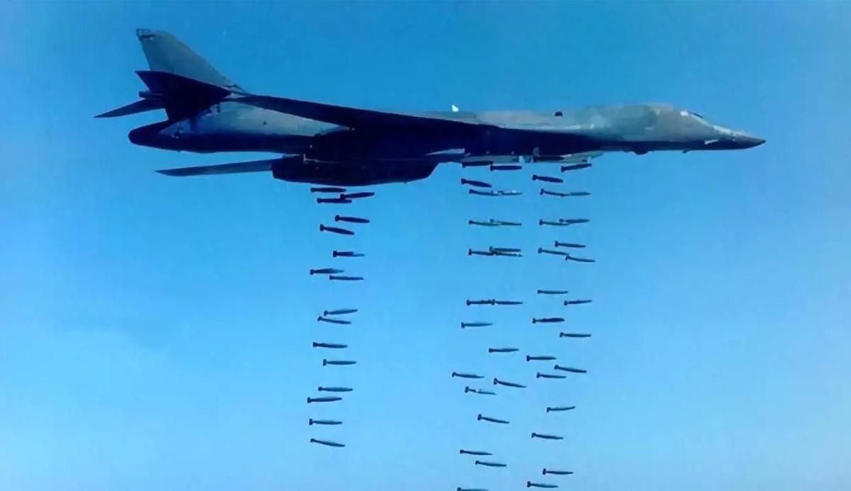 太离谱！B-1借英国本土发起空袭，伊朗反手把英国划为可打击目标！7月2