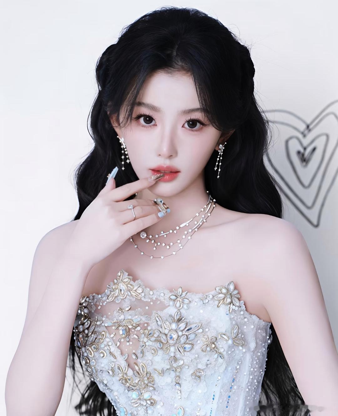 1.杨幂当初参加《花儿与少年》，一开始就是冲着博取高热度去的。这类综艺很容易制