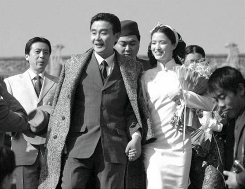 1945年,被关押6年的赵丹出狱,他满心欢喜的找到妻子后,却发现妻子挺着