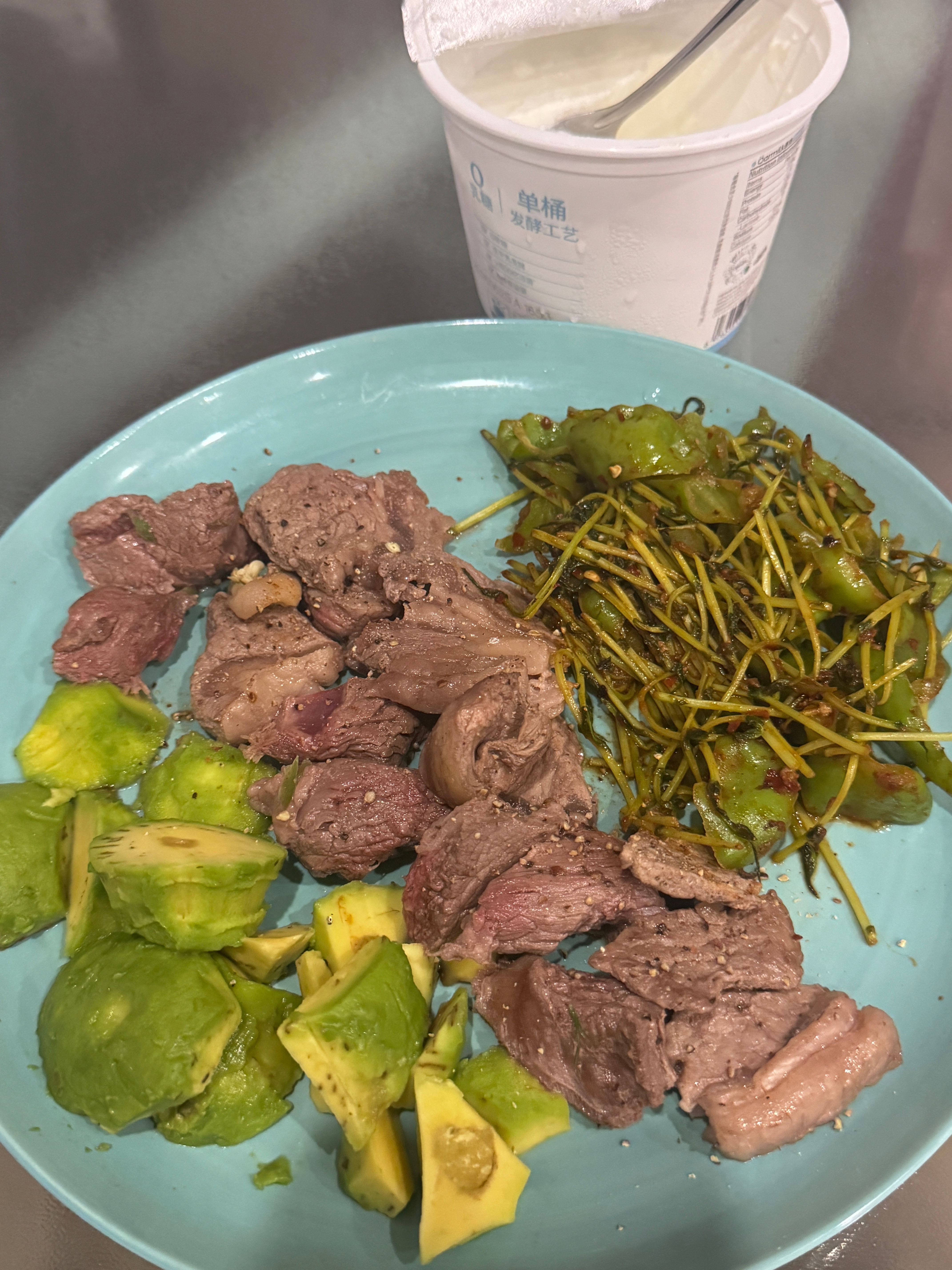 最近减肥效果还行。秘诀就是必须自己做、食材还必须健康、然后做得不要太好吃。达到一