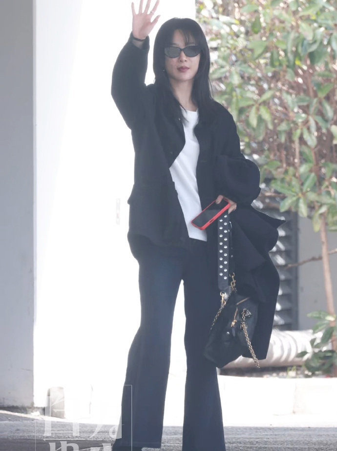 杨紫好长，杨紫帅成这样了，这身休闲look谁懂紫妹几天不见你帅成这样了，一整个期