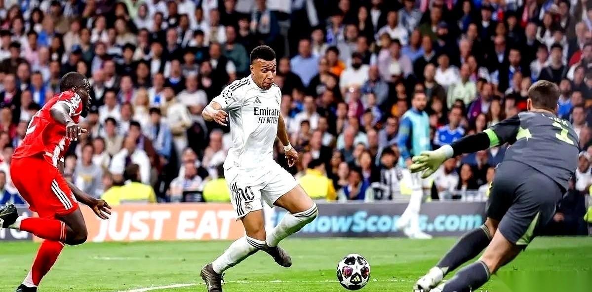 皇马1比2输给了拜仁。但整场比赛，根本不是22个人在踢。是皇马一个队，在攻打一