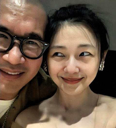 聚光灯下的婚姻，是爱还是算计。S家都说他好，孝顺女婿，爱妻丈夫，体贴姐夫。可是