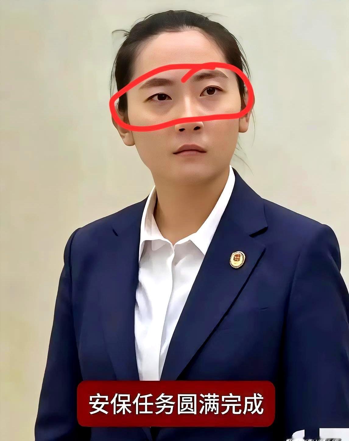 最近几位女保镖在网上彻底火了，全是靠执行任务时的抓拍。严月霞在保护泰国总