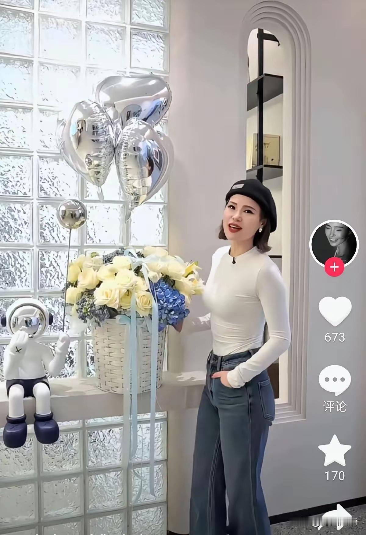 两张女人照，第一张是小三兼闺蜜，第二张是原配。陕西安康女子“场子姐”把自己的老公