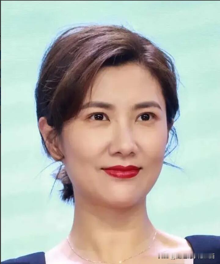 边潇潇的怼脸高清图，美到不敢相认。万万想不到，曾经的苏萌，可以美得这么有气质。
