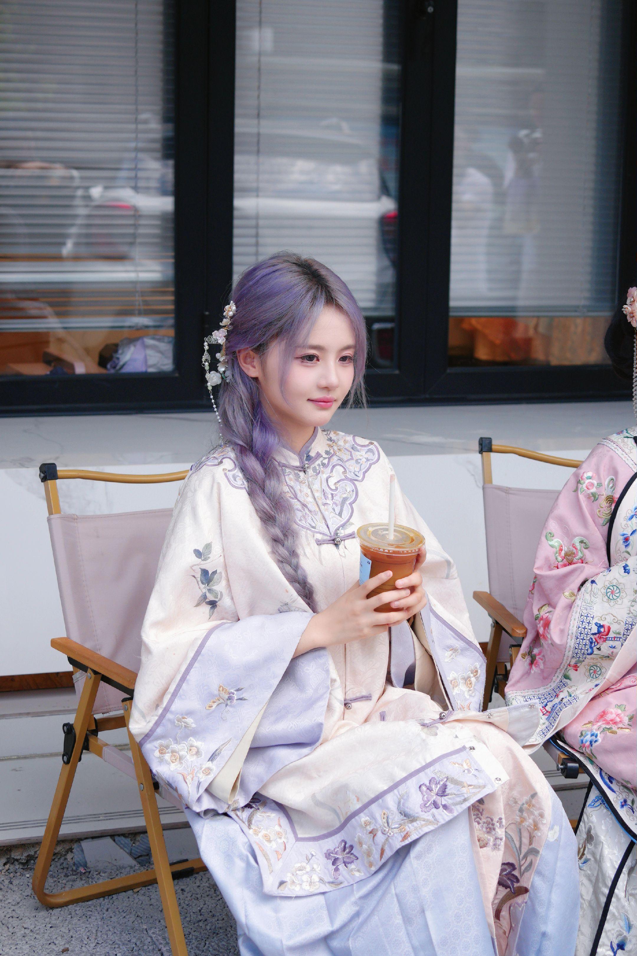 黄宣绮 浅紫发配汉服