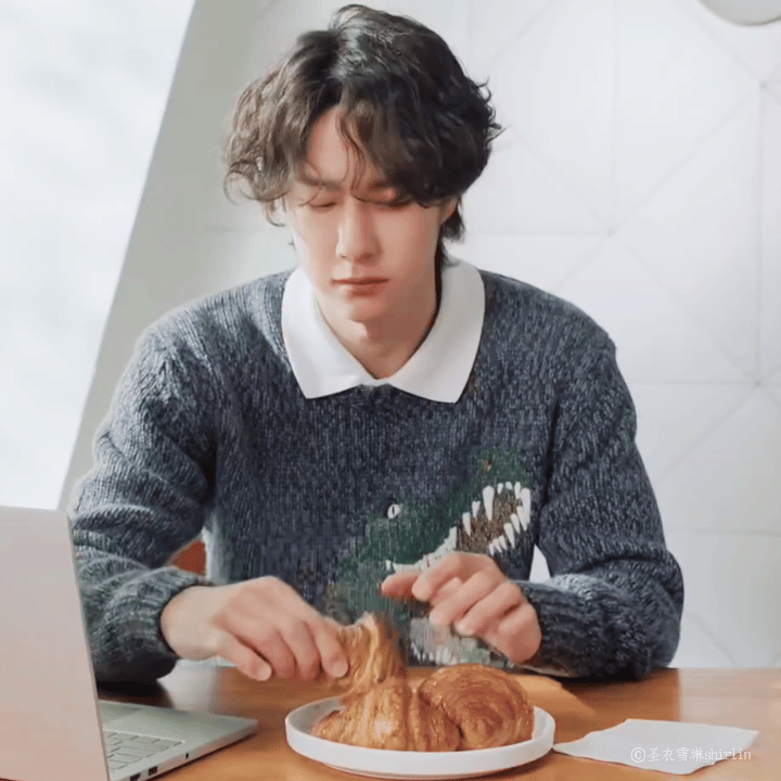 守护王一博牛角包自由···我真不明白，除了数字和红黄色需要守护，怎么现在连个牛