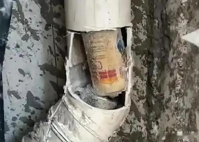 这得是多么没良心，才能干出如此丧尽天良的勾当？我真的忍不住想问一句：做人到底
