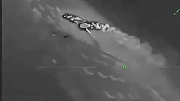 乌克兰无人系统部队司令表示，乌克兰保卫军对俄罗斯占领的顿涅茨克机场发动了袭击，俄