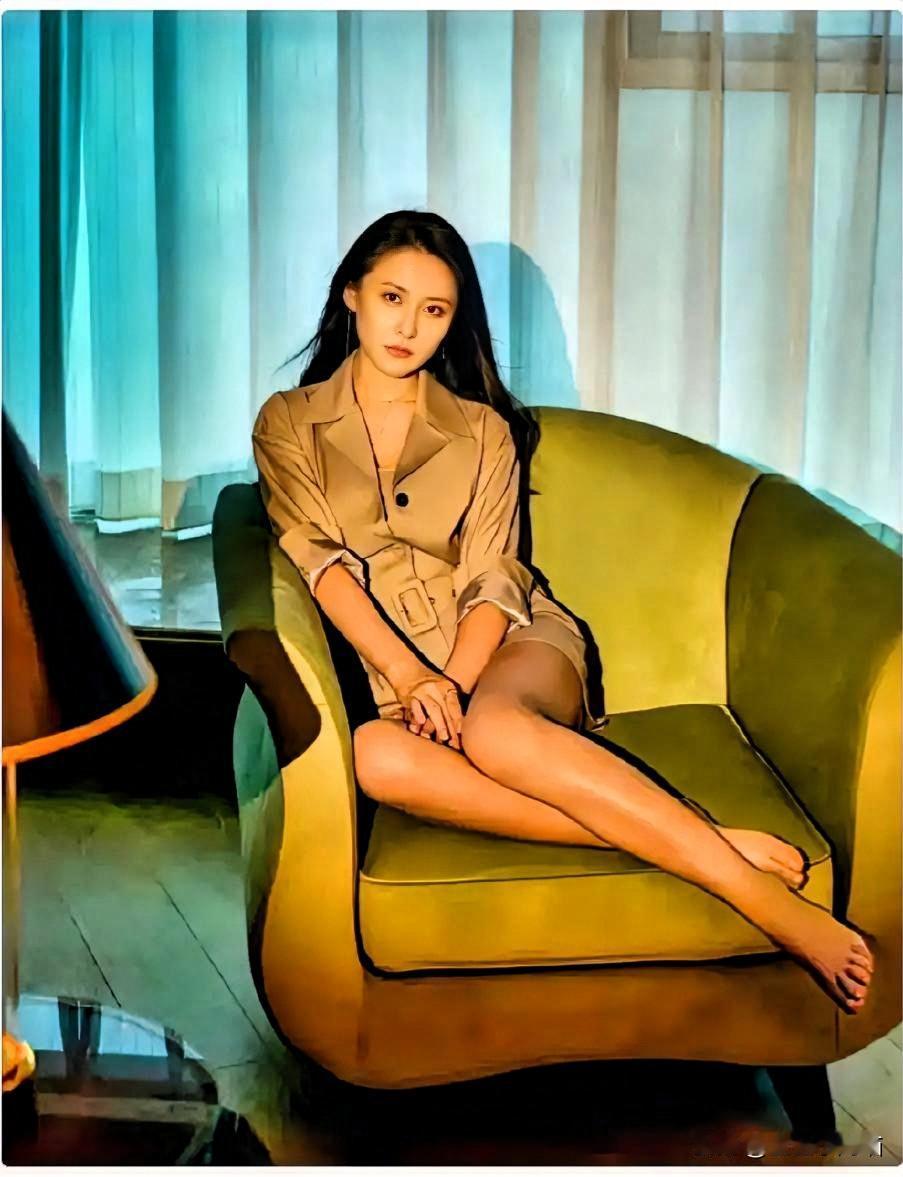 我表妹亲眼见过热依扎，她说了一个大实话，让我目瞪口呆！她说热依扎和电视上的差