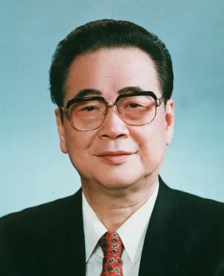 1942年秋天，延安的一顿普通晚饭，毛泽东看见一个十岁出头的男孩，开口就问：“你