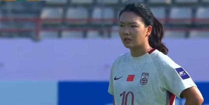 未来的中国女足之星，不接受否定，就是她！没记错的话，她叫王爱芳，名不见经传，但