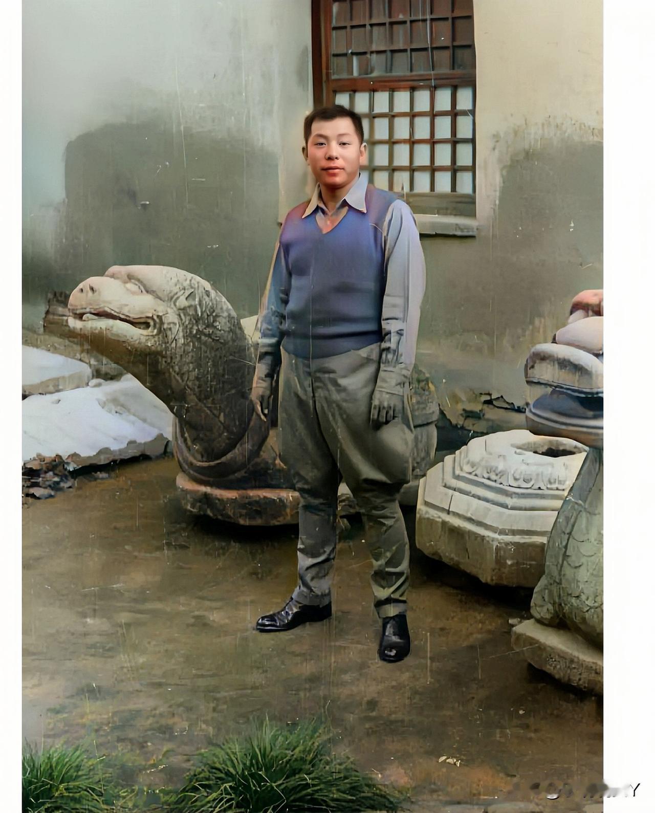 这便是张学良年轻时候的真实模样，而非演员扮演的角色！这张珍贵的老照片拍摄于一九三