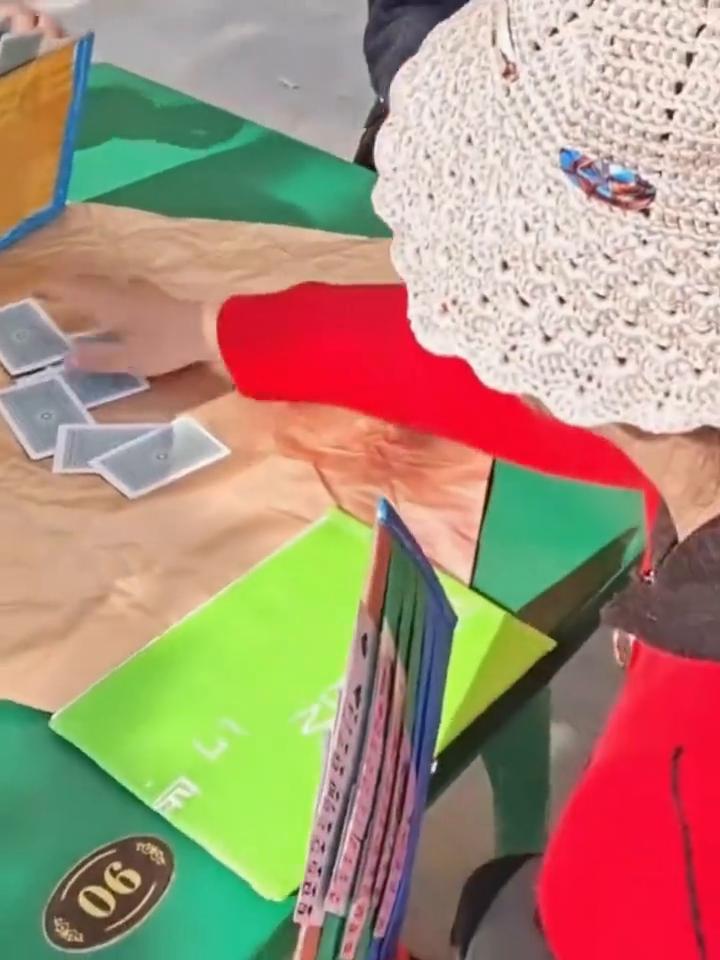 人类聪明大赏。·过水坑不湿鞋。·制自喇叭。·一键搬家。·自制打牌神器。