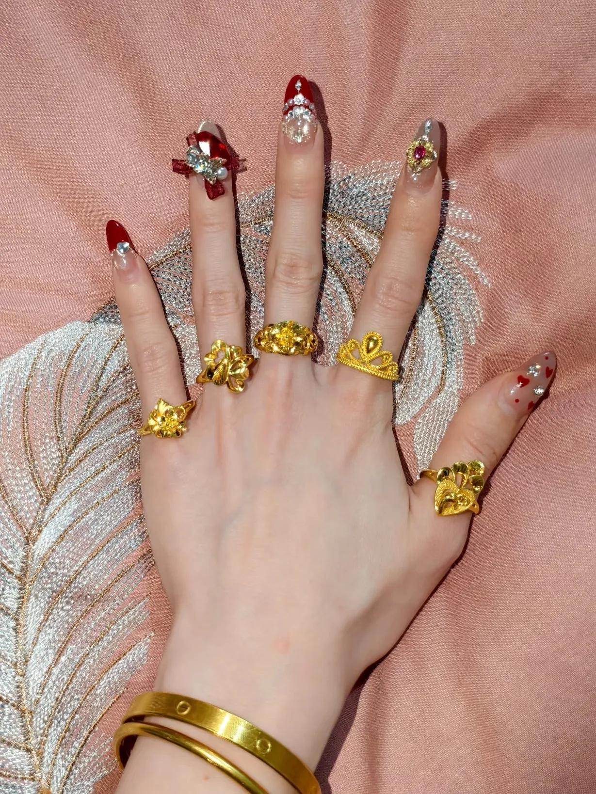 大量持金的人要哭了！3月13日，黄金开始大幅下跌，连续跌到了1135。前