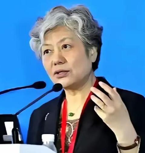 中国人民公安大学李玫瑾教授曾建议，凡是扶了老人被要求天价赔偿的，在老人拿不出任何