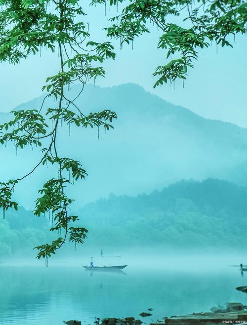 青山藏画意，谁有下联绿水蕴诗情