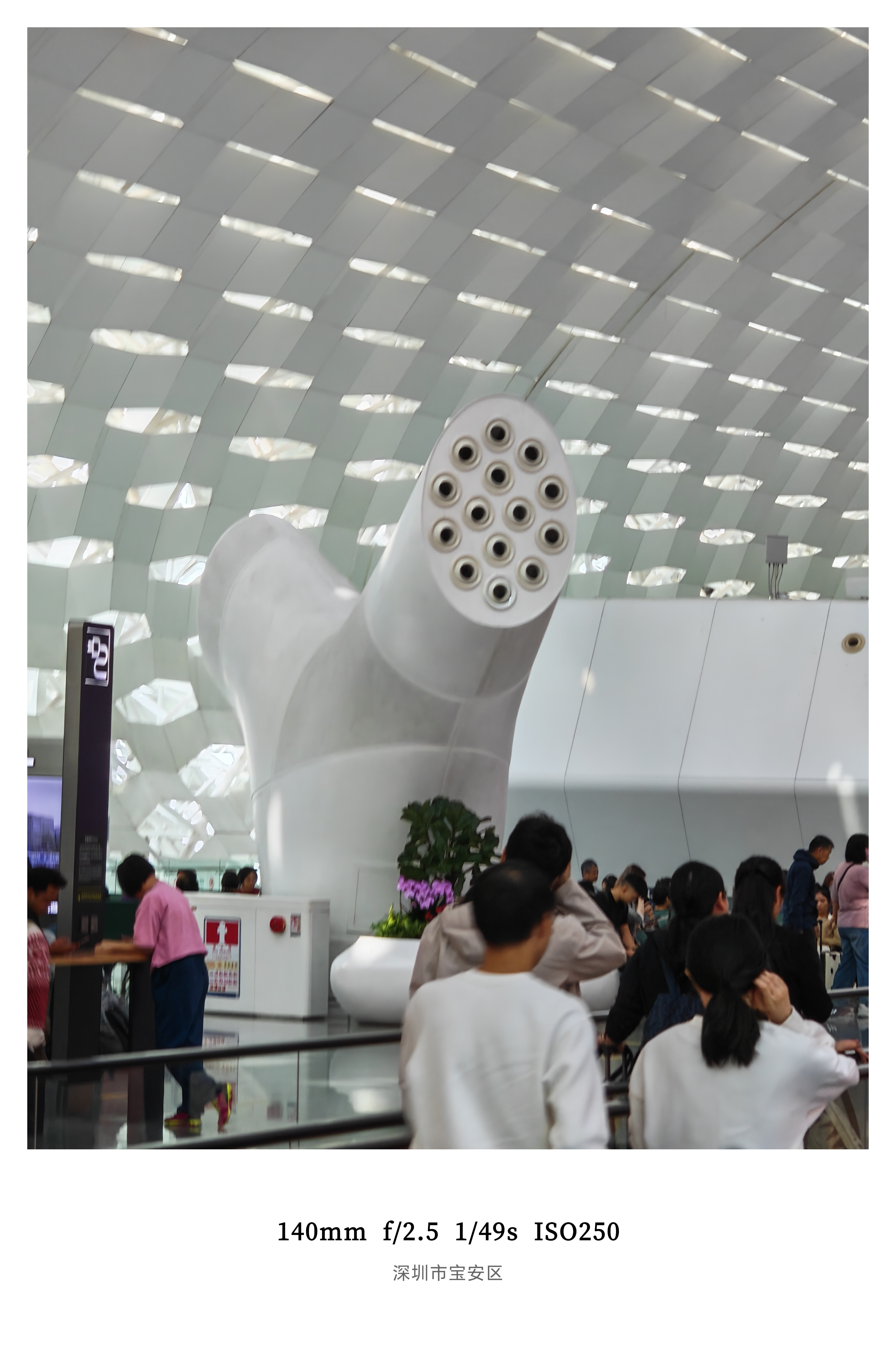 不愧是深圳国际机场座椅充电居然提供Type-C口目测功率27W以上应对iPhon