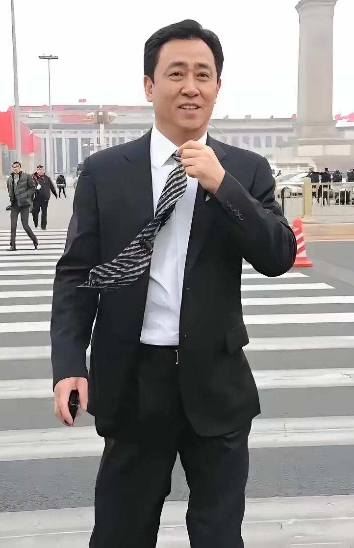 许家印，为啥至今没被判刑？我的天呐！这可不是“法律纵容”，恰恰是咱们国家司