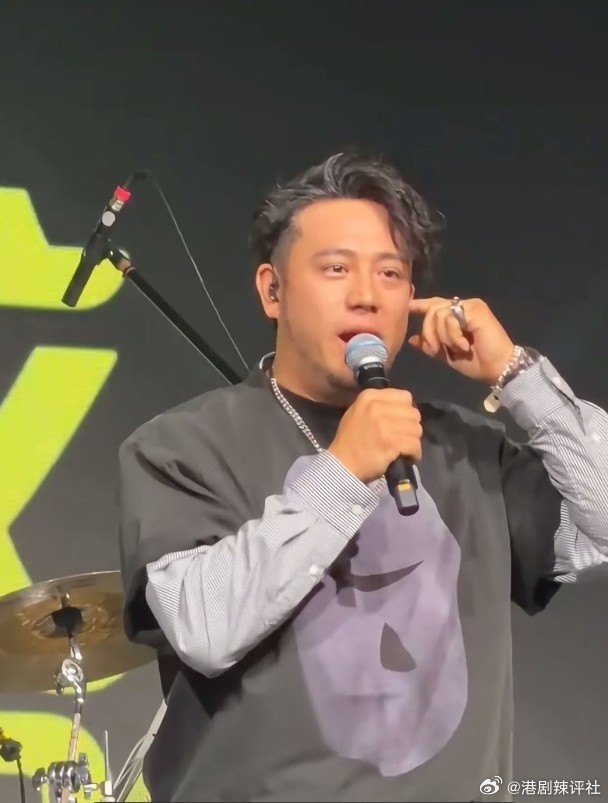 藝人張致恒（Steven）近年因家庭經濟狀況及債務問題，被網民列出「香港四大廢男