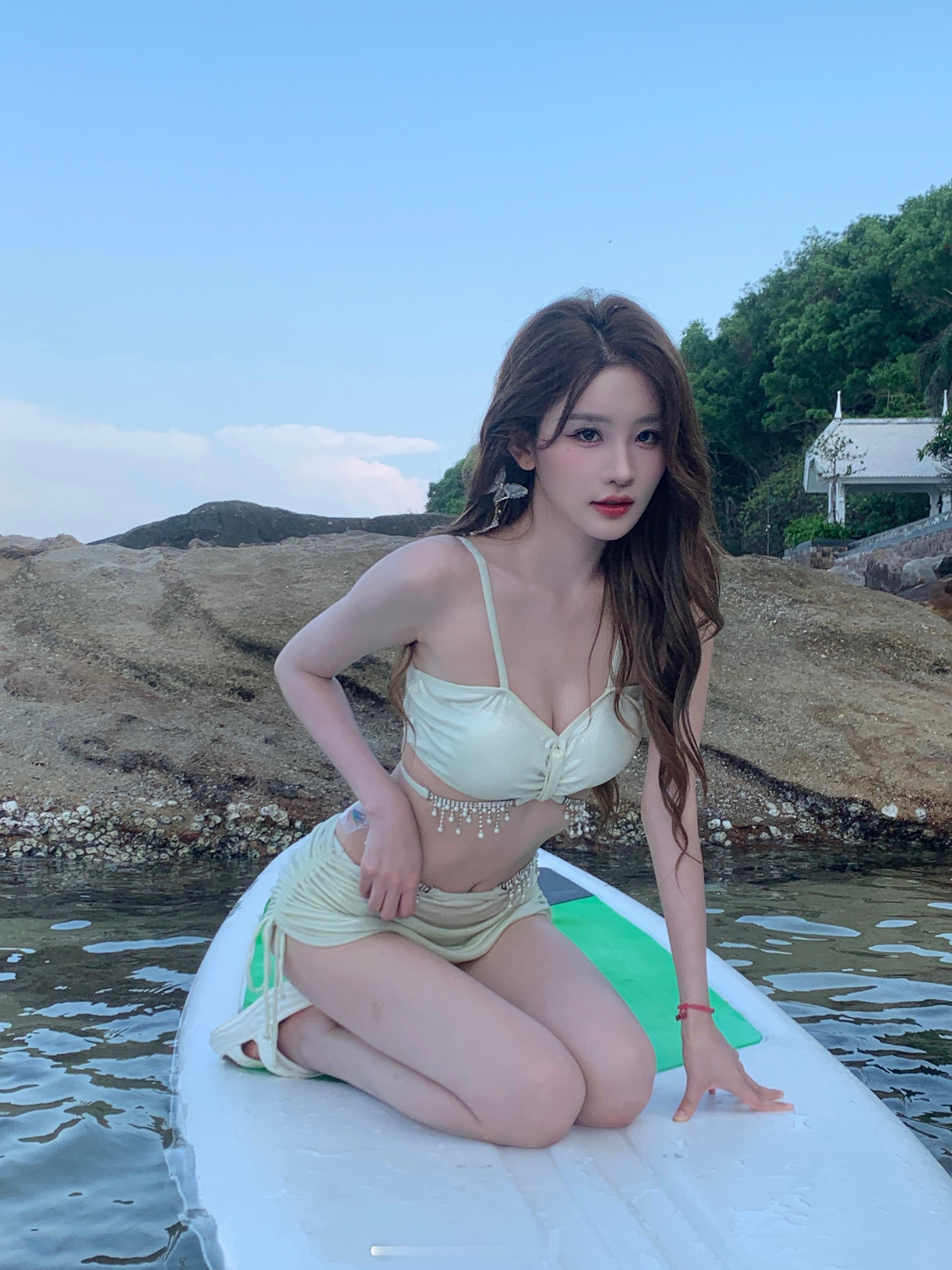 周诗雨宣布与丝芭解约SNH48-周诗雨发长文宣布与丝芭传媒解约​​​