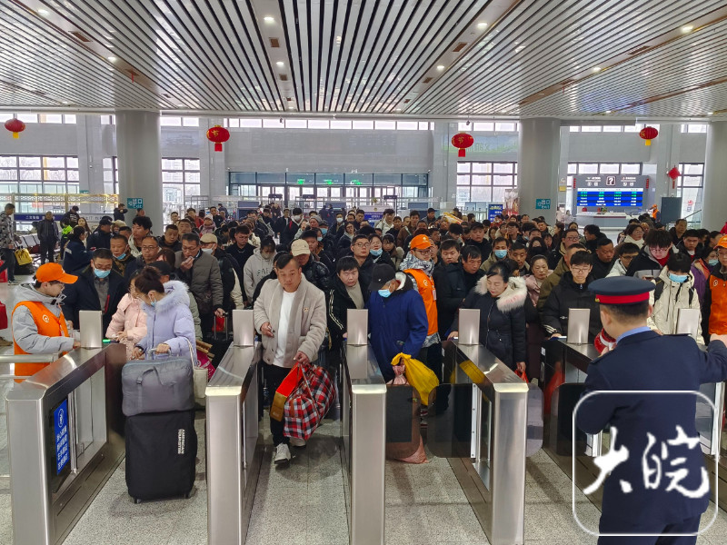 【#长三角<em>铁路</em>2日预计发送旅客244万人次#】记者2月2日从<em>中国铁路上海局</em>集团有
