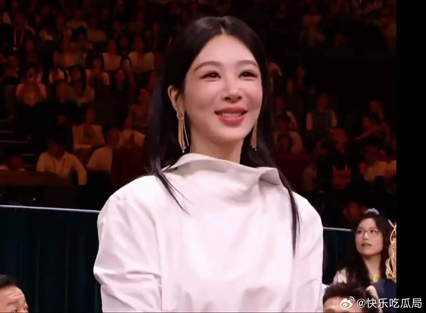 她鼻子两边那个是什么纹？不像法令纹​​​