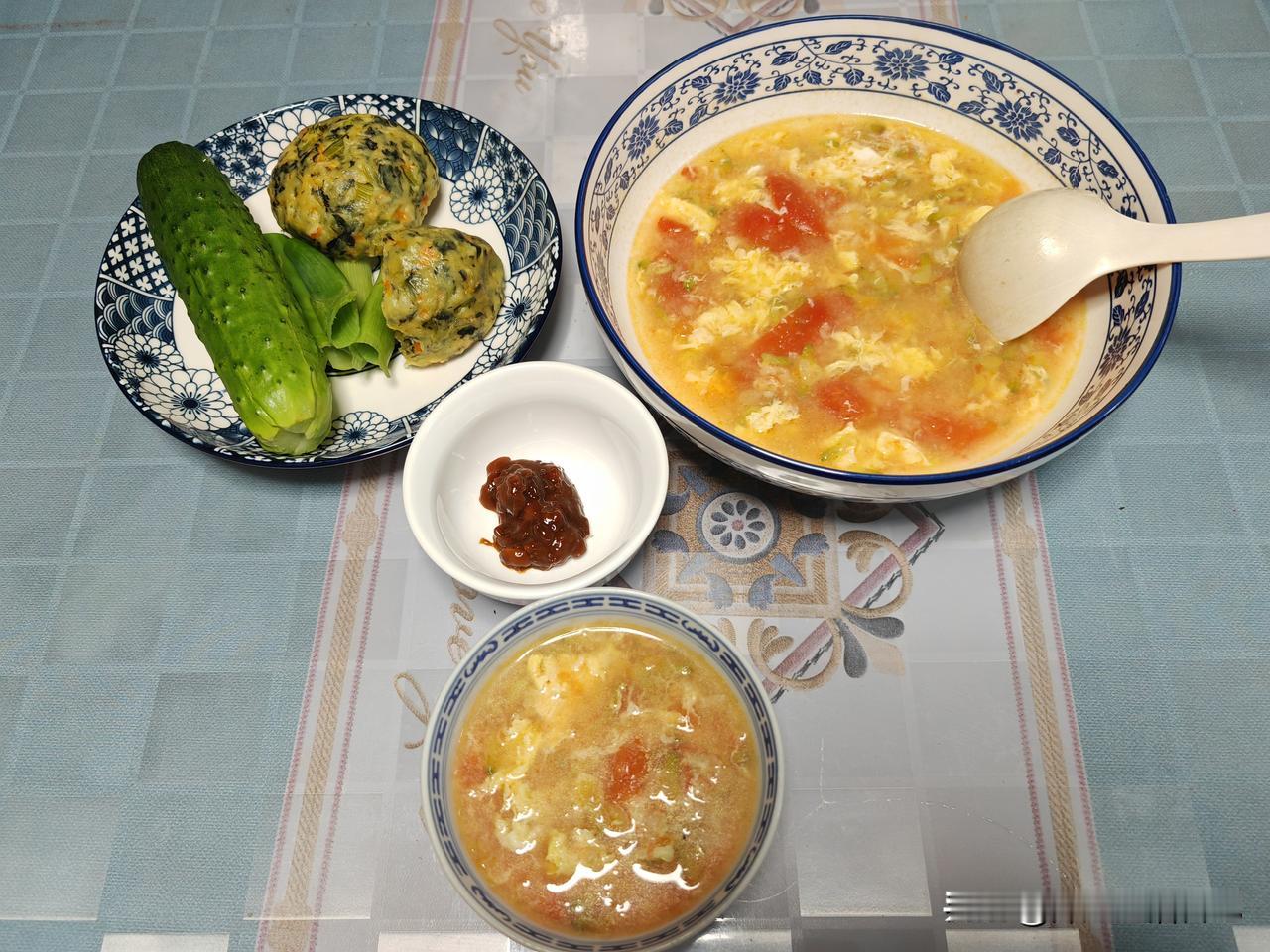 我的晚餐分享～昨天晚上老公有饭局，他说一起去吧，都是熟人，也省的做饭了。我笑