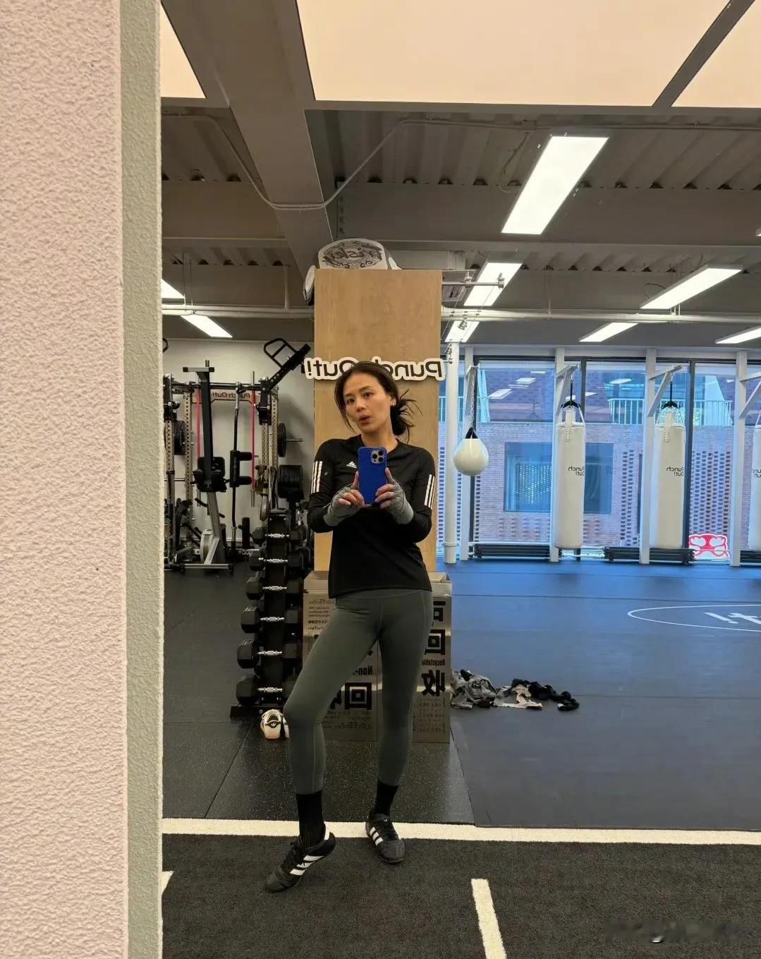 马思纯你自己瘦成这样真认不出来了！有网友说瘦了显头大，这个头大是骨骼因素，无解，