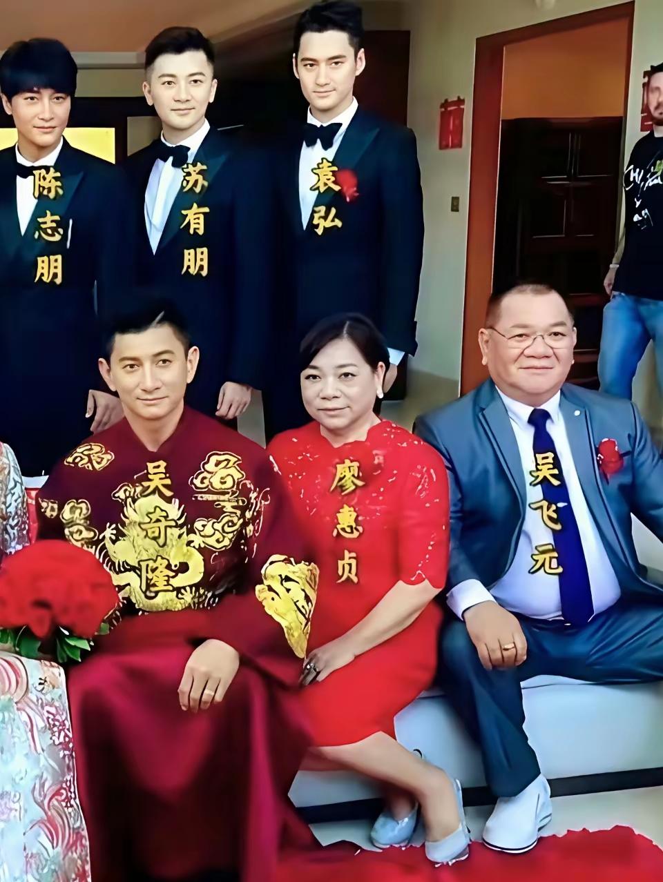 吴奇隆在小虎队中是霹雳虎，小的时候看小虎队，我就认为吴奇隆是三虎中最帅的一个虎，