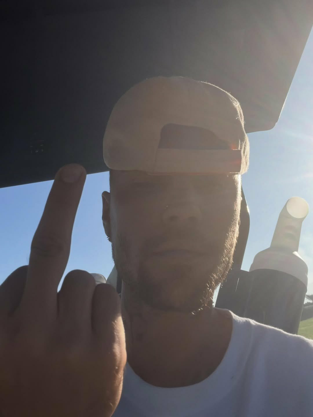 比伯吐槽iPhone按钮设计！近日，贾斯汀比伯JustinBieber发推吐槽