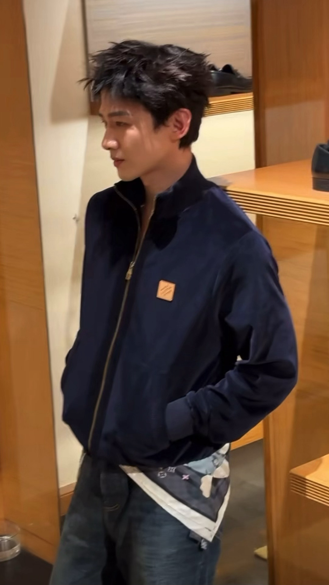 松弛感男神白敬亭驾到感觉此男的香气要冲出屏幕了