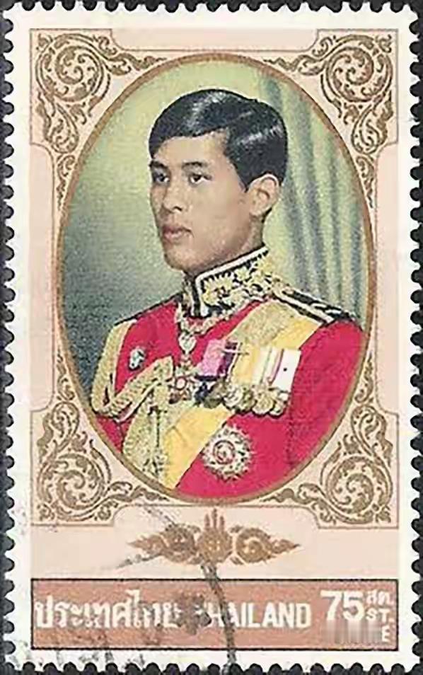 老国王剃过光头，泰王剃过光头，怎么到了提帮功这里就不剃光头了呢？