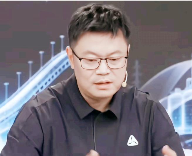 王楚钦3:2赢林昀儒这场，侯英超一句话堪比神预判！谁能想到一场扣人心弦的五局