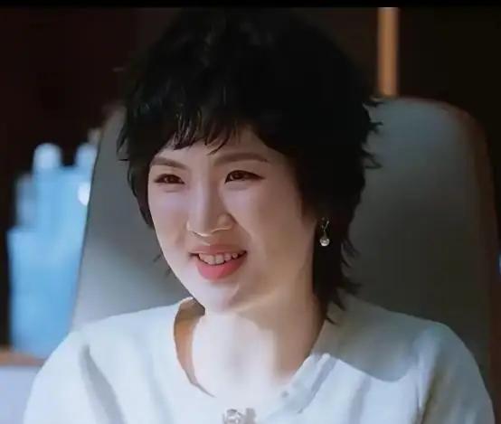 网友：真“破格公主”这次破圈了！还记得年初被全网调侃“吃鸡式演技”的姚安娜吗