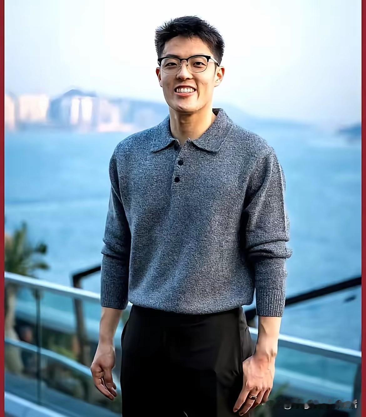 网络里的人真的是难伺候，香港总决赛邱党对阵大勒布伦的时候，观众席上有个女人，一直