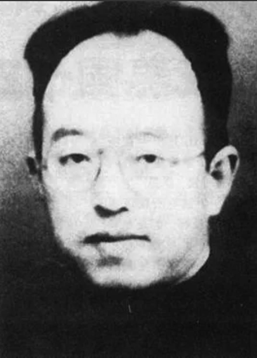 1937年，游击队要打界首镇，据情报，镇上只有七八个鬼子，张北华进镇一看，吓出一