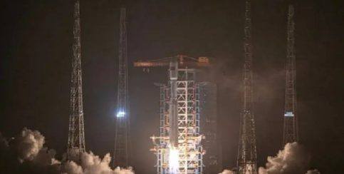 纽约时报7月25日发文说：“中国发射卫星速度缓慢的一个主要原因是没有可靠、可重复