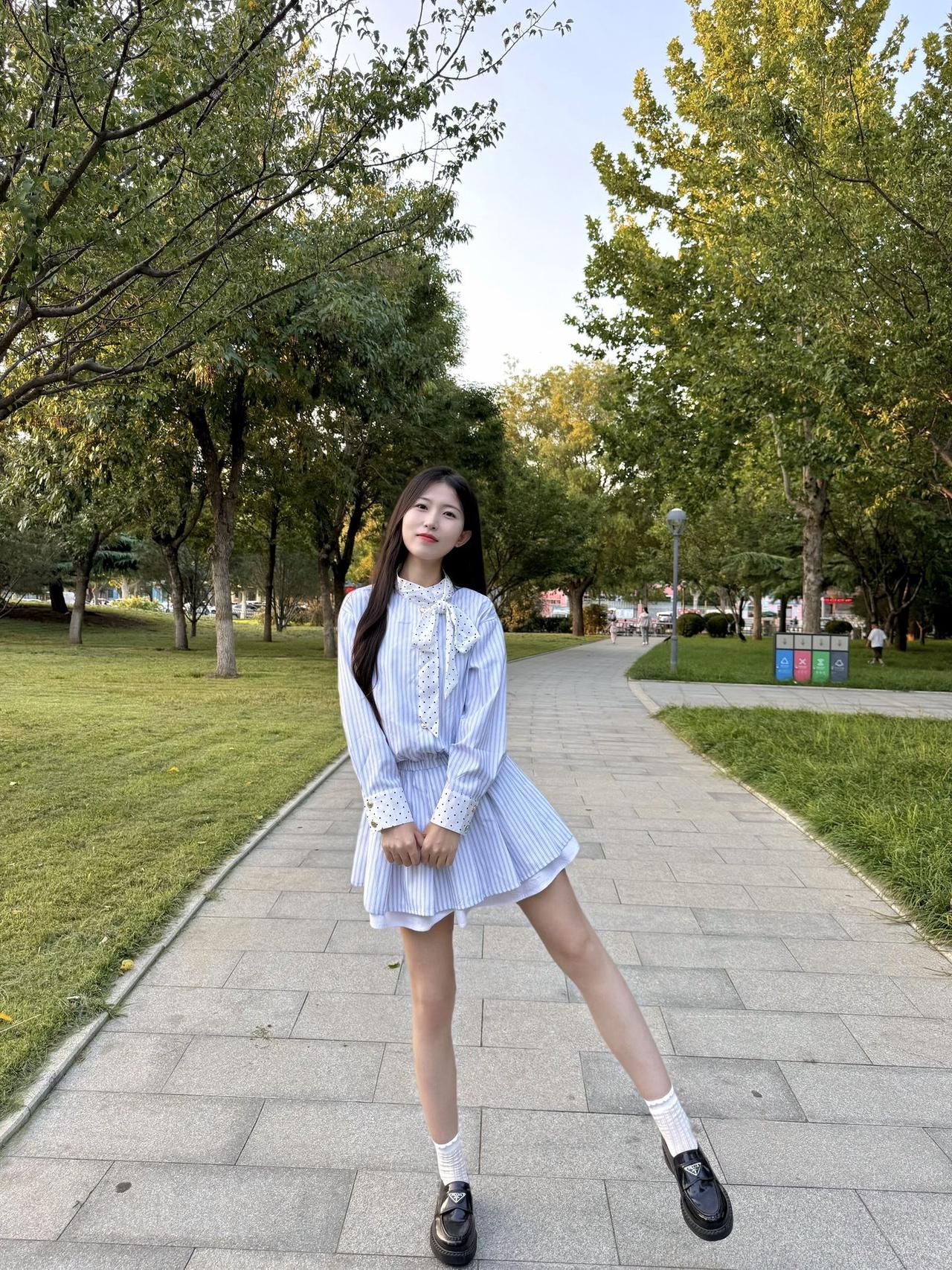 一个人也能拍出好看的照片！📸怎样穿搭能显示出温柔的女生气质?