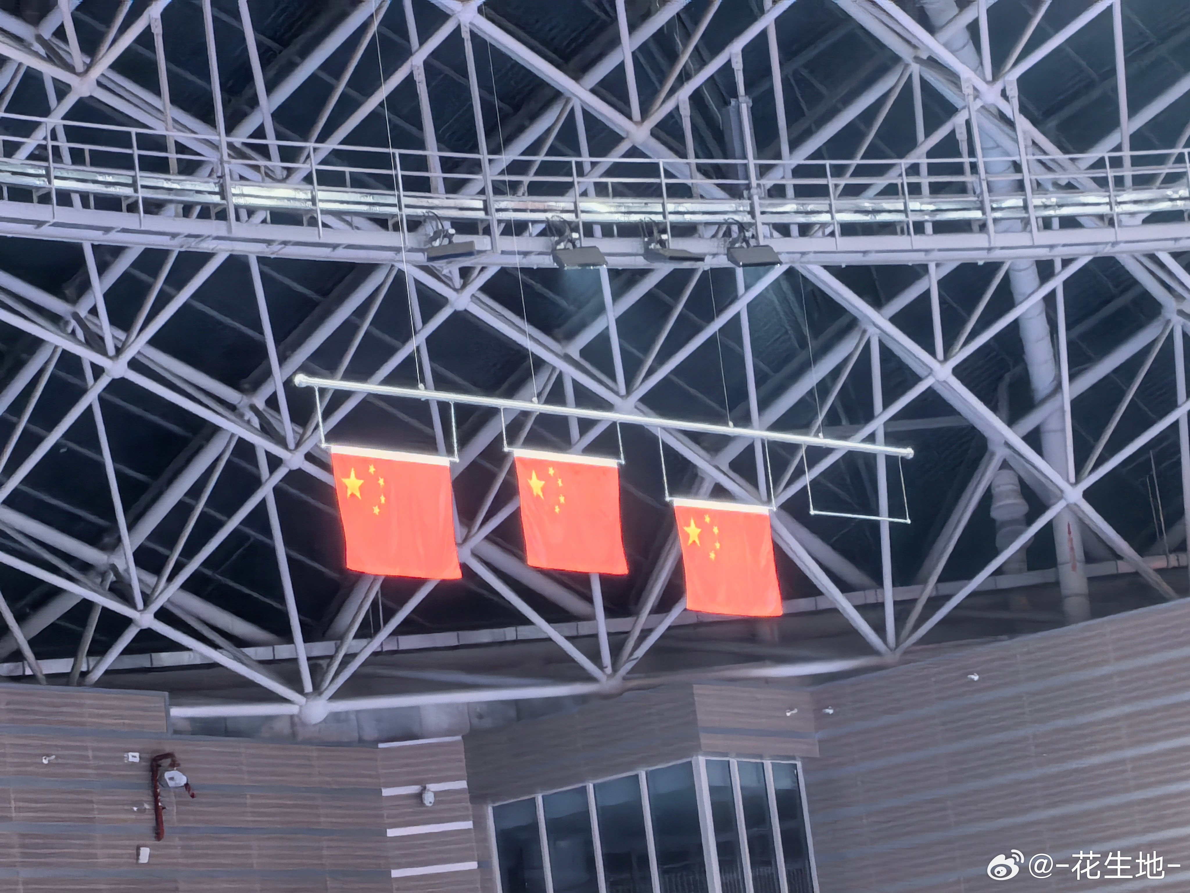 出来散步，参加了个颁奖礼