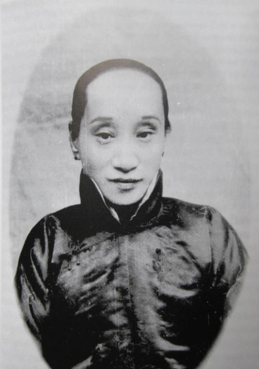 “你儿子都不跟我讲话，我怎么生孩子？”朱安站在厨房门口，眼圈通红，一句话吼出来，