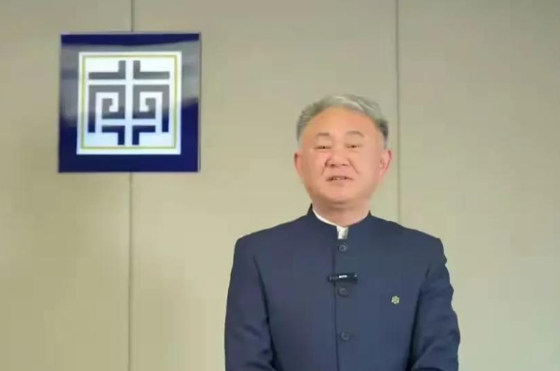 庞氏家族捐出的国宝重器，本应在博物馆里接受万众瞻仰，现在却出现在拍卖市场。 